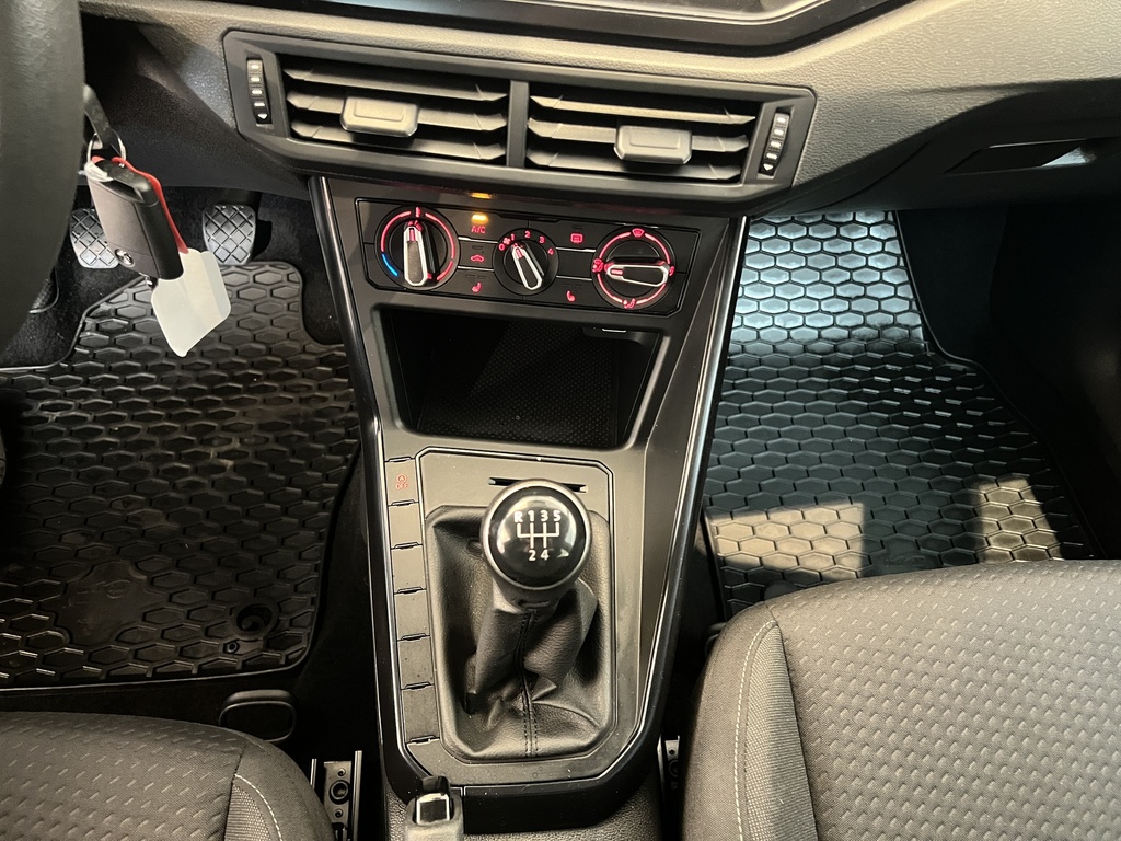 Volkswagen/POLO/3064
