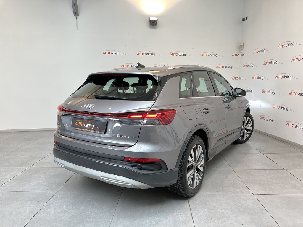 AUDI Q4