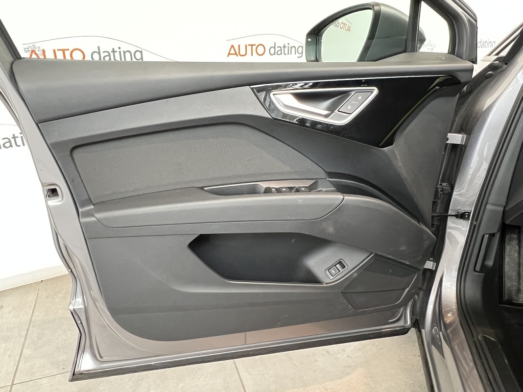 AUDI Q4