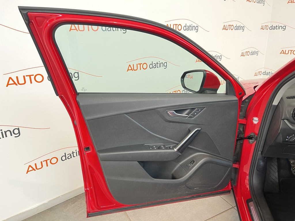 Audi/Q2/3864