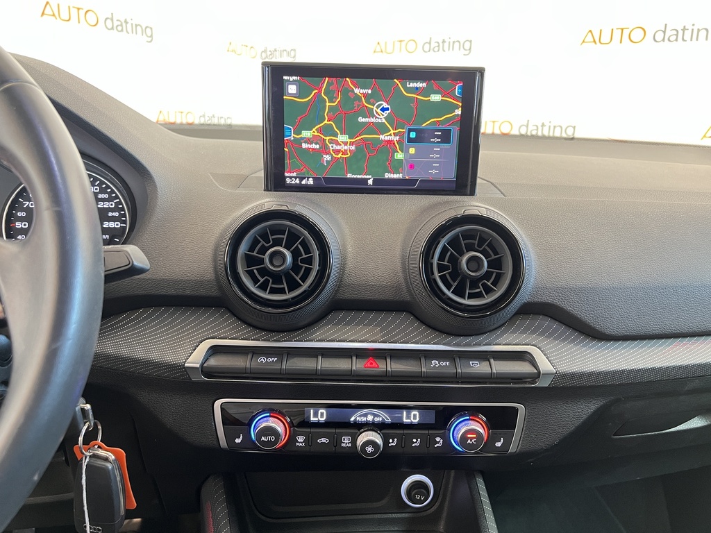 Audi/Q2/3864